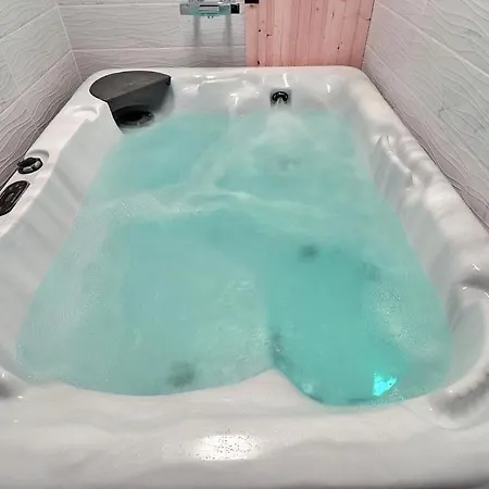 Love Room Avec Jacuzzi Castelsarrasin Exterior photo