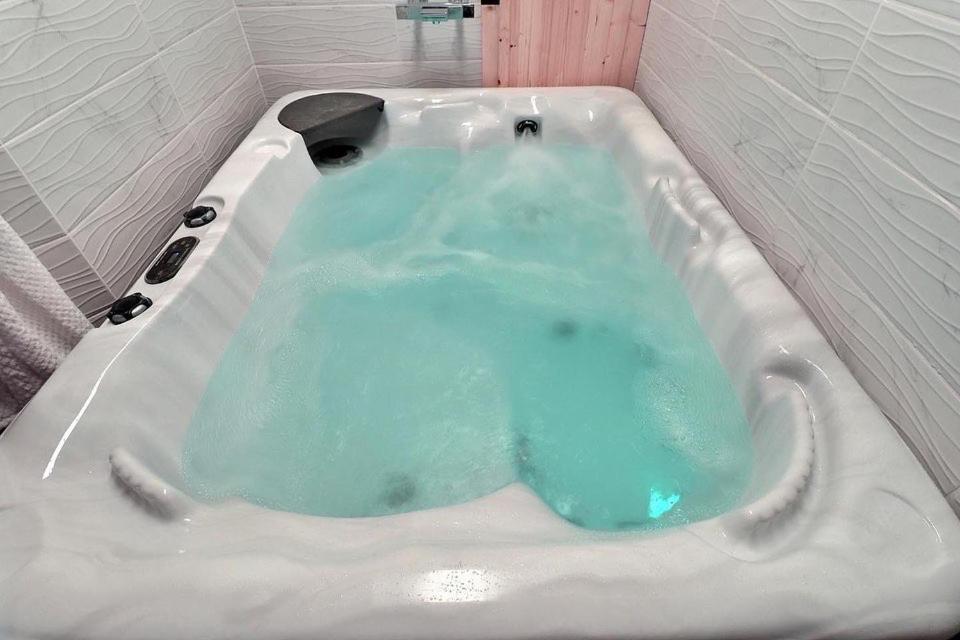 Avec Jacuzzi Apartment
